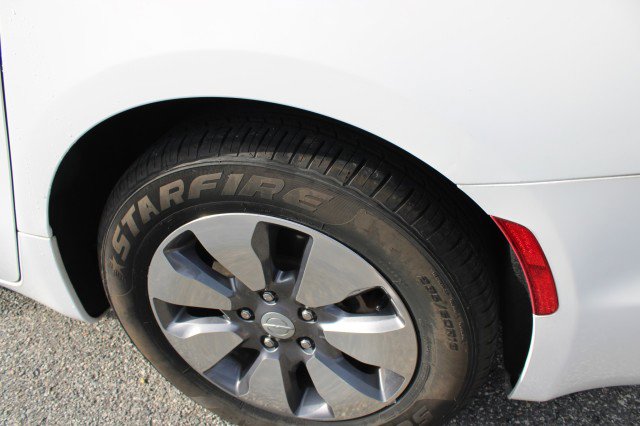 Used 2018 Chrysler Pacifica Limited w/ Advanced Safetytec Group image 44