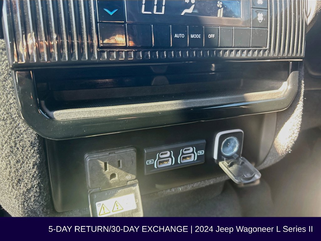 Used 2024 Jeep Wagoneer L Series II AWD/4WD image 40