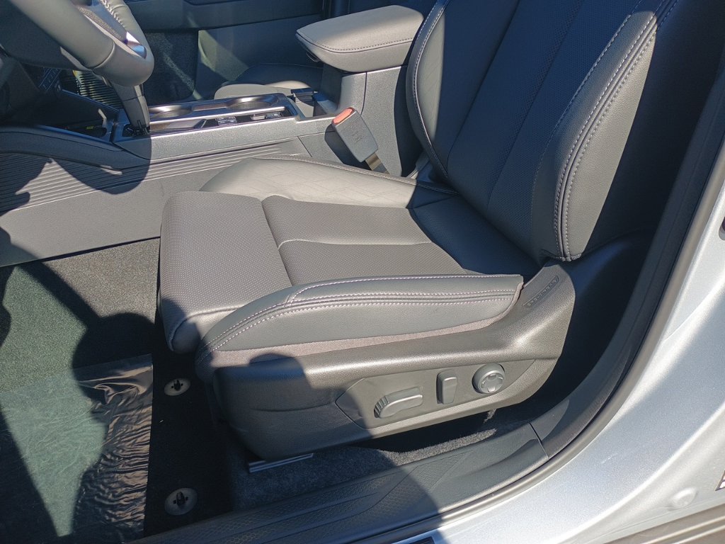 New 2026 Subaru Outback Touring AWD/4WD image 13