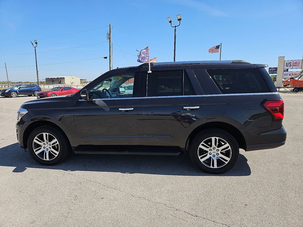 Used 2024 Ford Expedition Limited RWD image 3