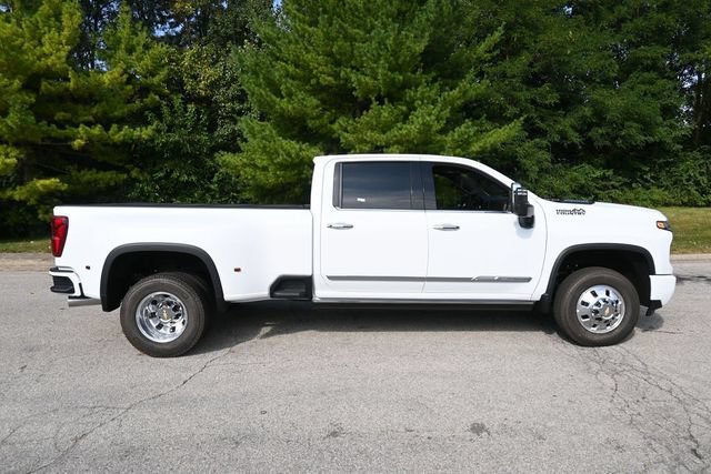 New 2026 Chevrolet Silverado 3500 High Country w/ High Country Premium Package AWD/4WD image 7