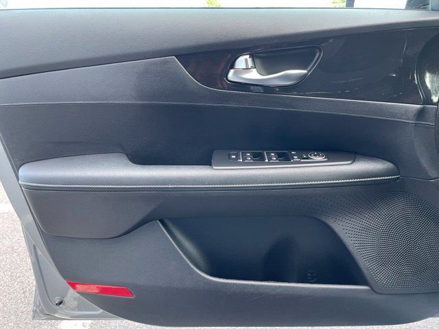 Used 2023 Kia Forte GT-Line w/ GT-Line Premium Package FWD image 9