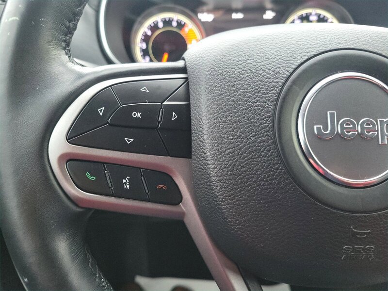 Used 2019 Jeep Cherokee Overland w/ Technology Group image 25