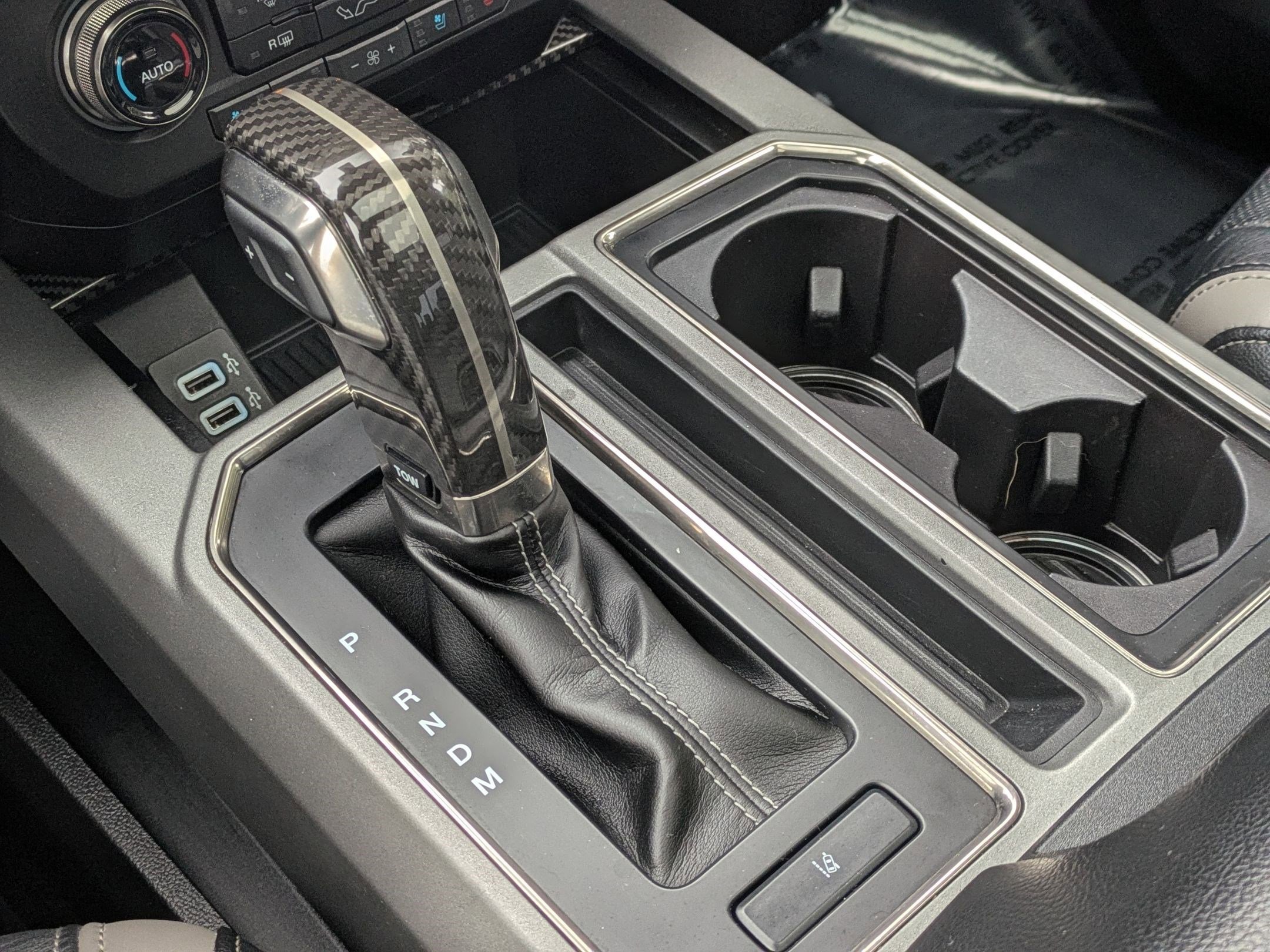 Used 2018 Ford F150 Raptor w/ Equipment Group 802A Luxury image 16