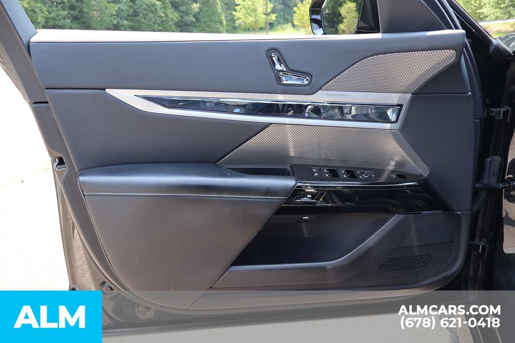 Used 2023 BMW i7 xDrive60 AWD/4WD image 12