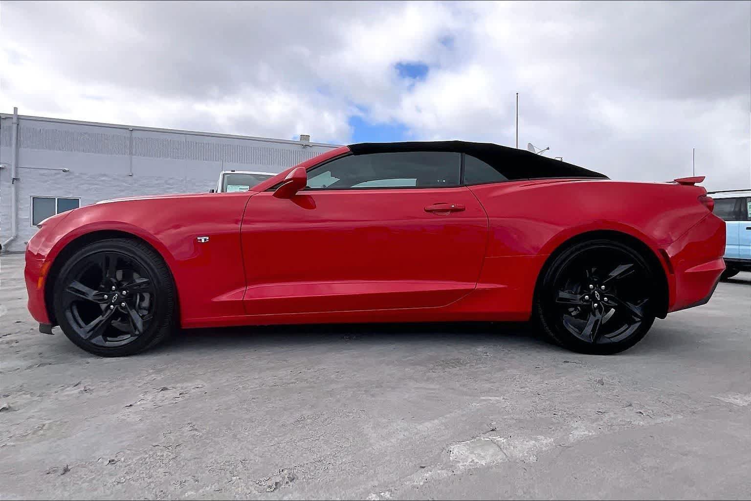 Used 2020 Chevrolet Camaro LT w/ Technology Package RWD image 3