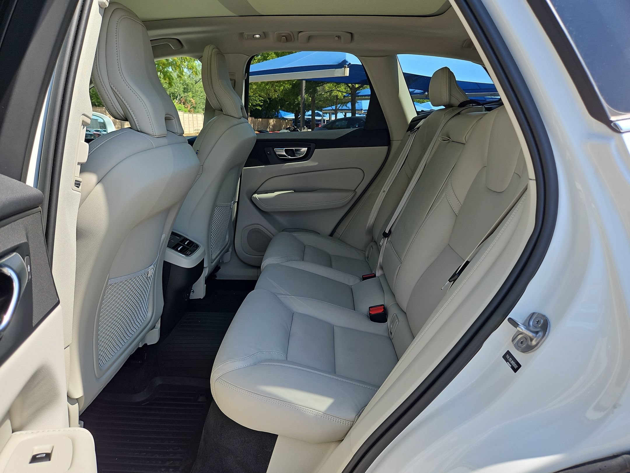 Used 2022 Volvo XC60 B5 Inscription w/ Advanced Package FWD image 14