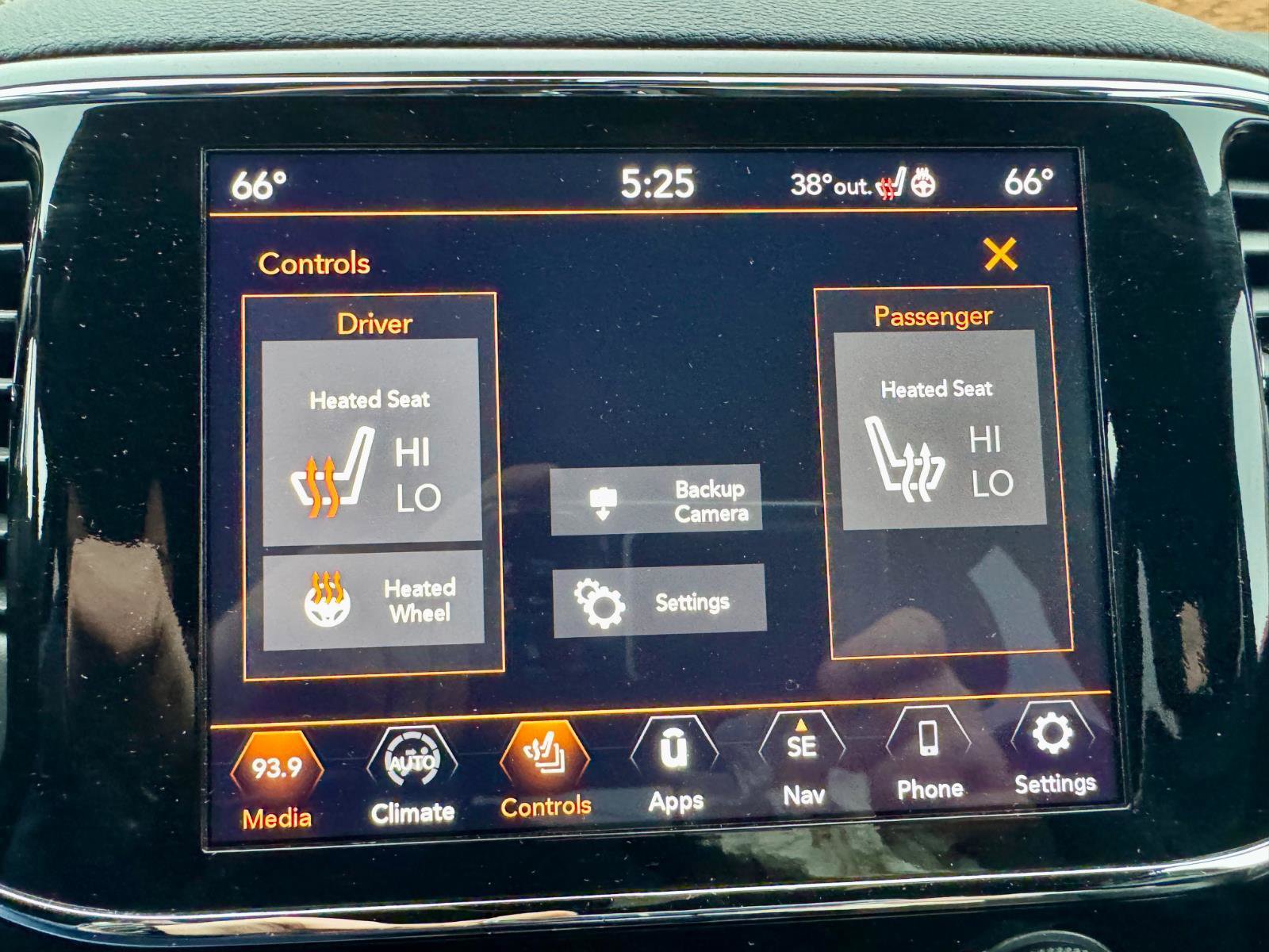 Used 2020 Jeep Grand Cherokee Altitude image 13