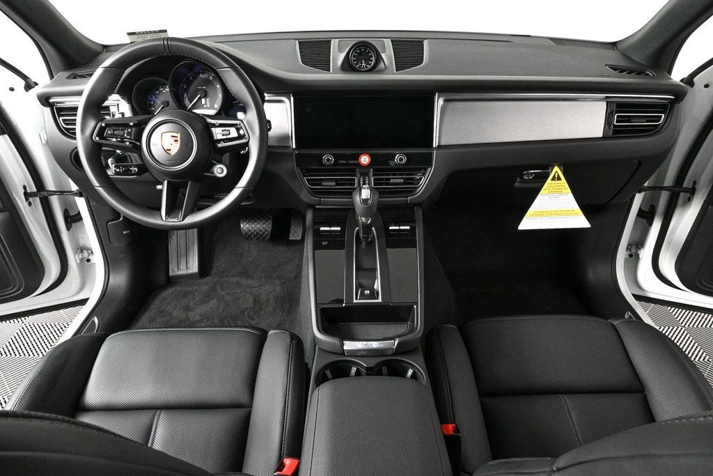 Certified 2026 Porsche Macan image 20
