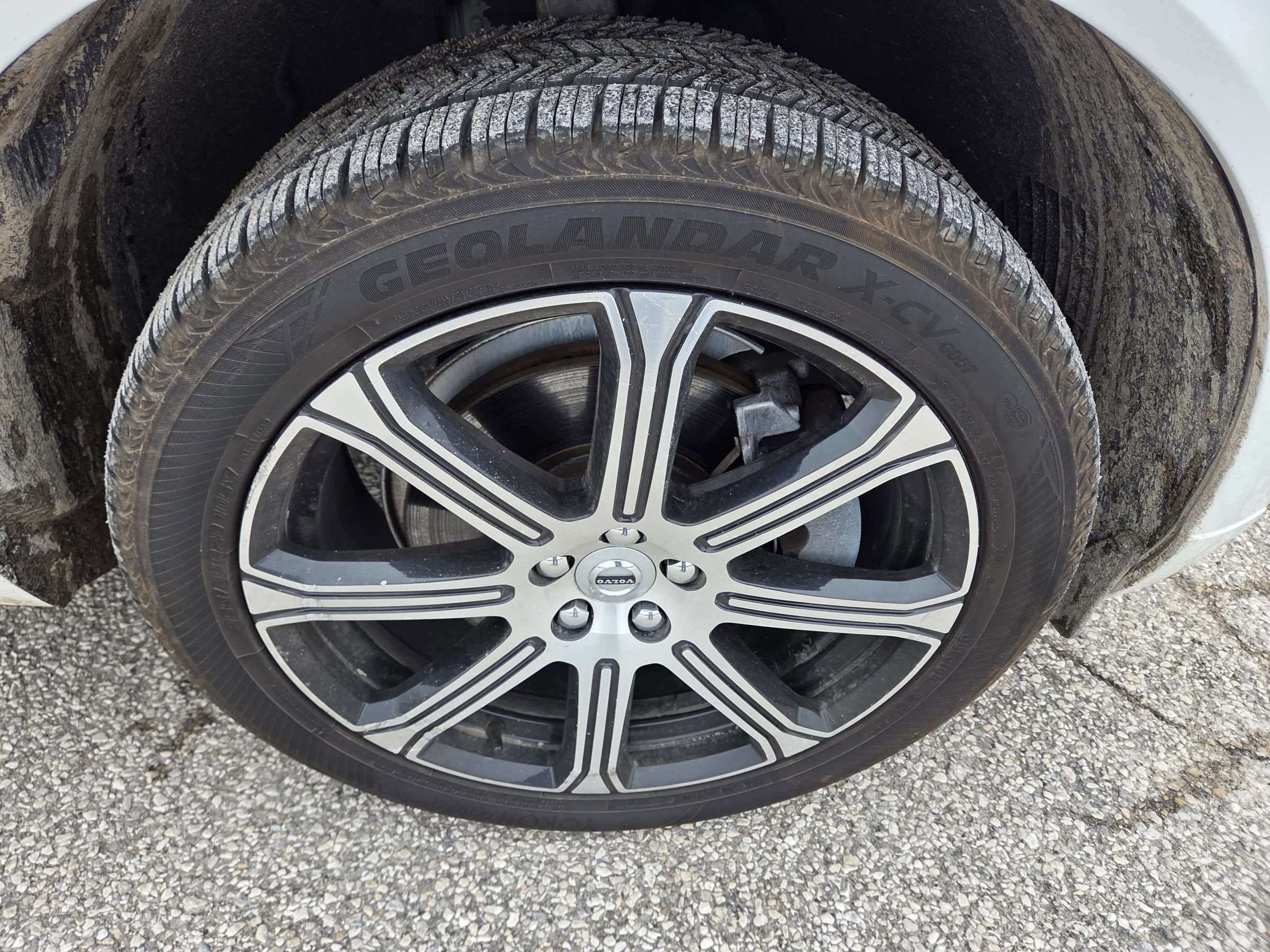 Used 2018 Volvo XC60 T8 Inscription w/ Advanced Package image 14