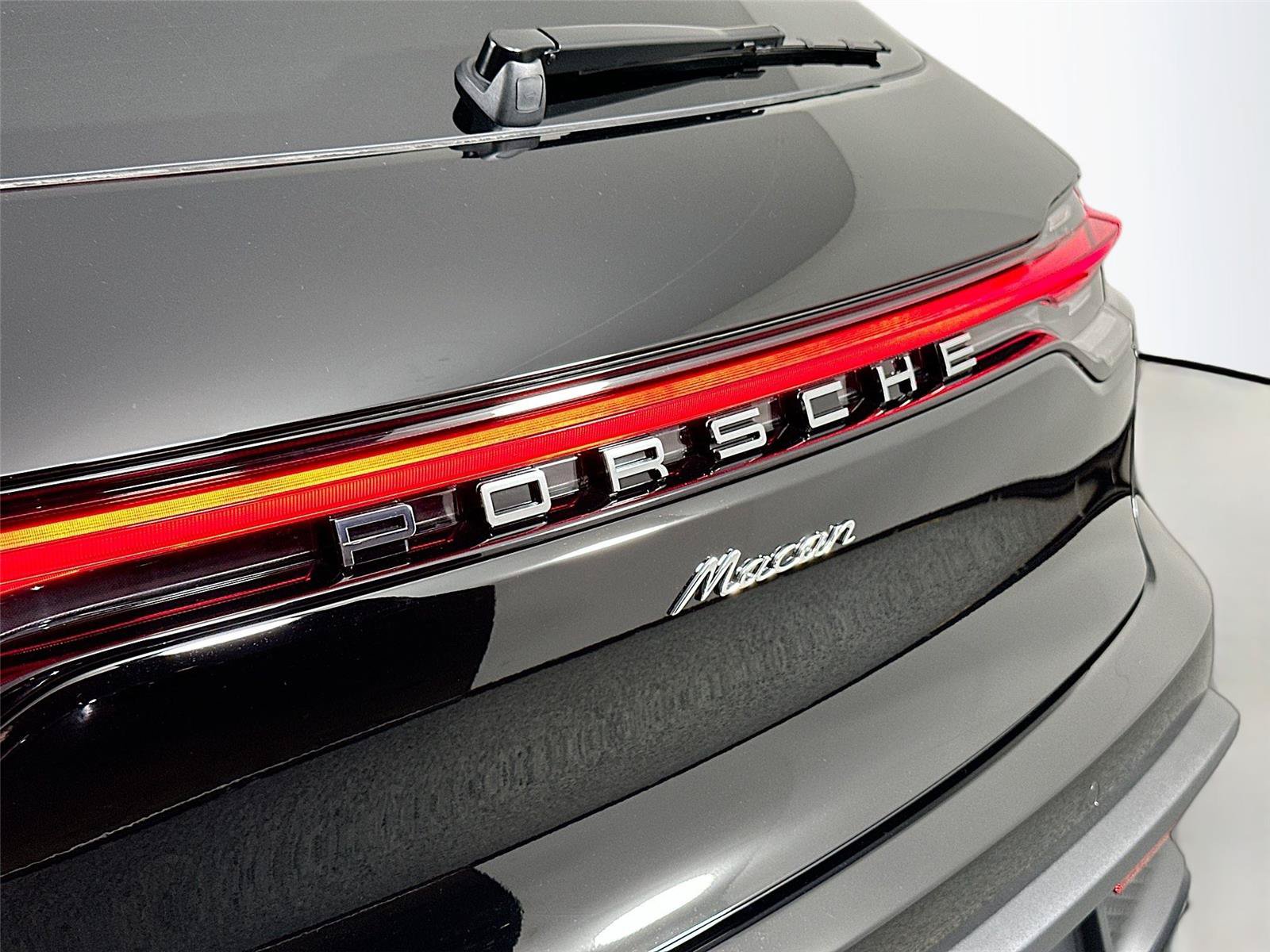 Certified 2026 Porsche Macan Turbo AWD/4WD image 11