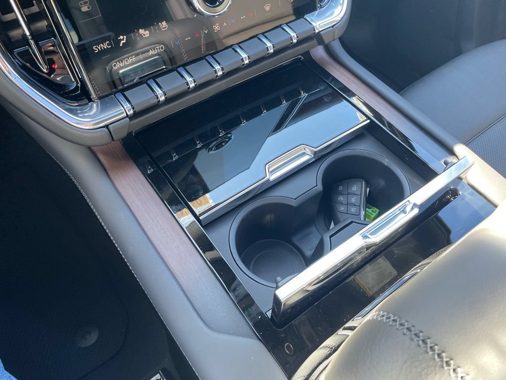New 2026 GMC Yukon XL Denali w/ Sun & Power Step Package AWD/4WD image 17