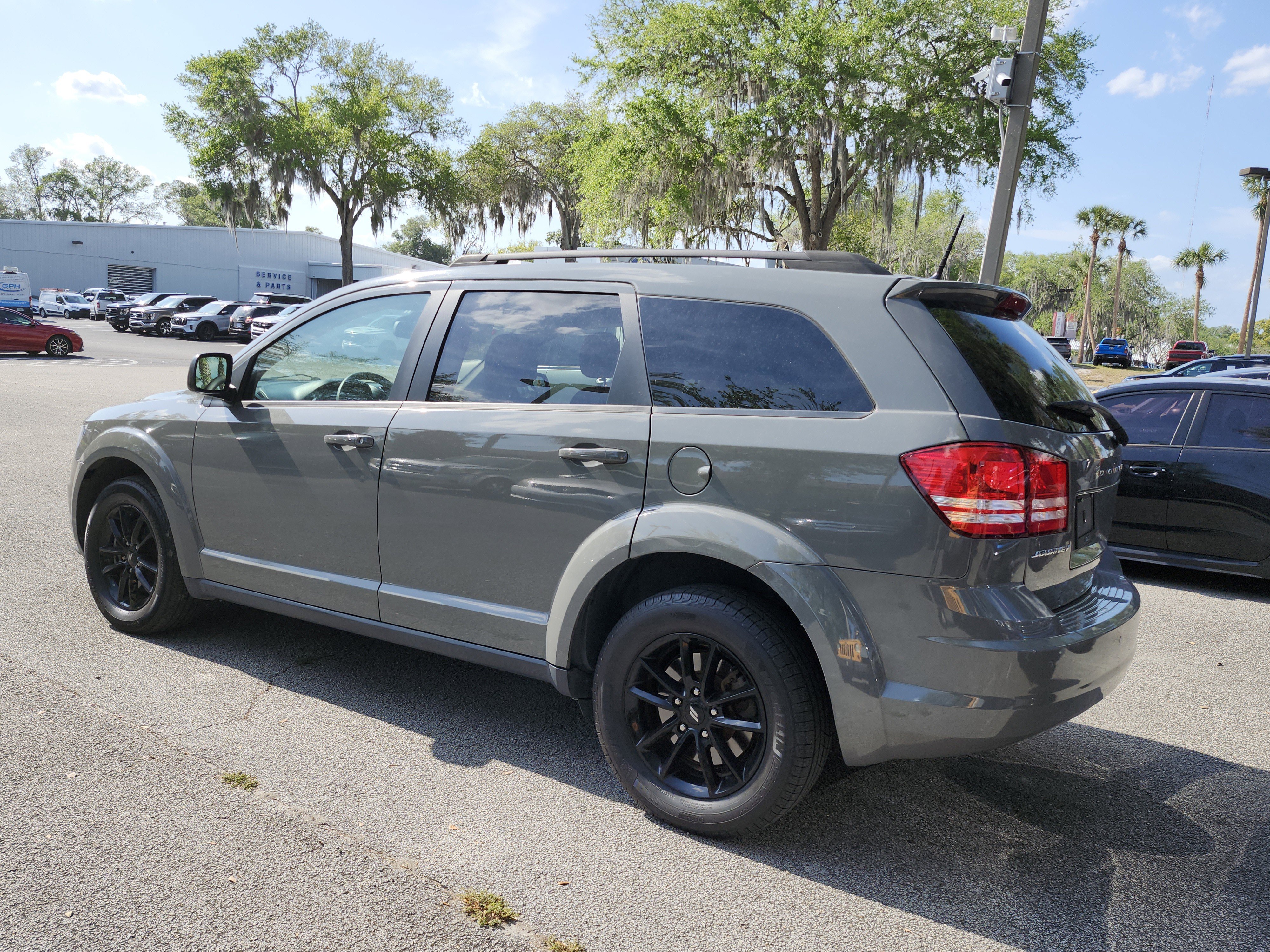 Used 2020 Dodge Journey SE w/ Blacktop Package FWD image 3