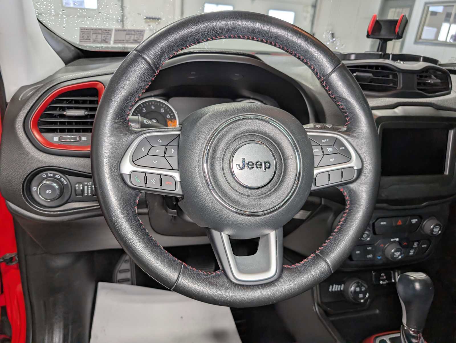 Used 2018 Jeep Renegade Trailhawk AWD/4WD image 36