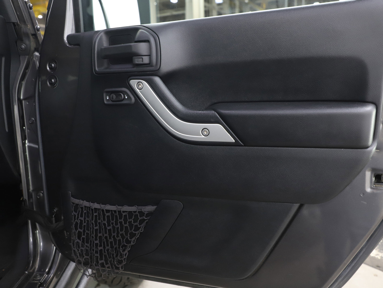 Used 2016 Jeep Wrangler Unlimited Rubicon w/ Connectivity Group image 9