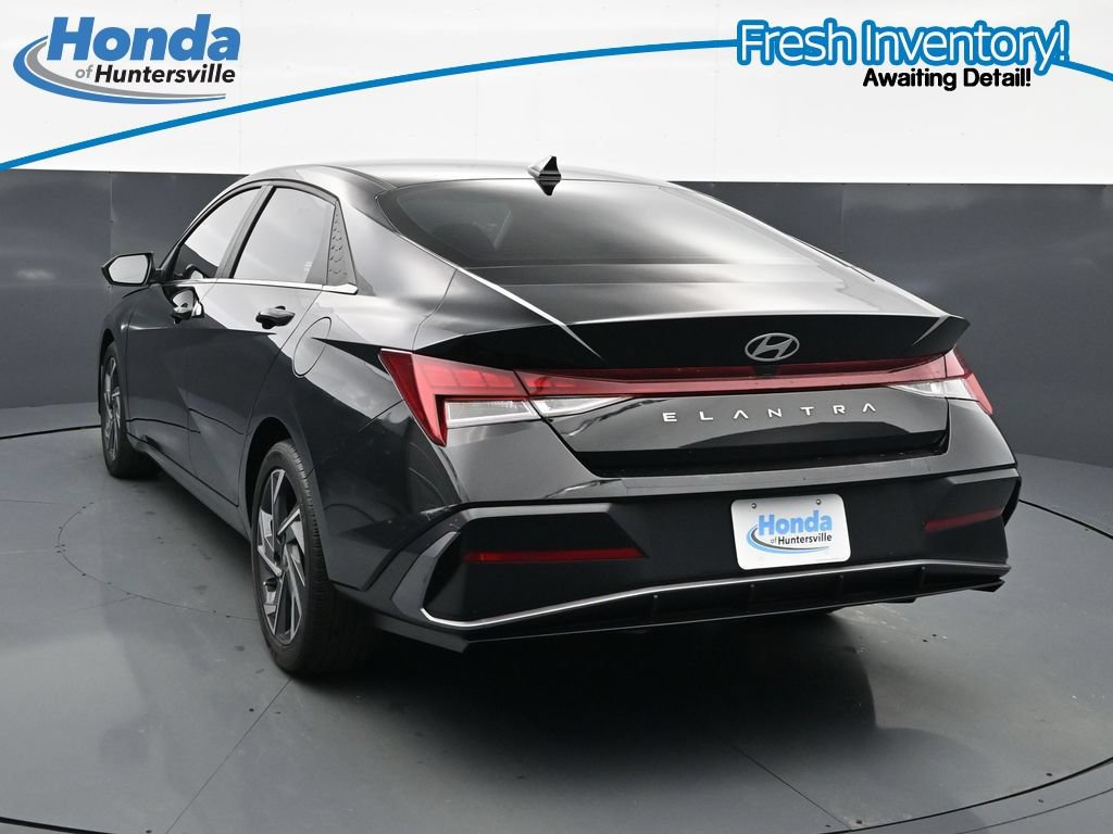 Used 2024 Hyundai Elantra SEL w/ Convenience Package FWD image 7