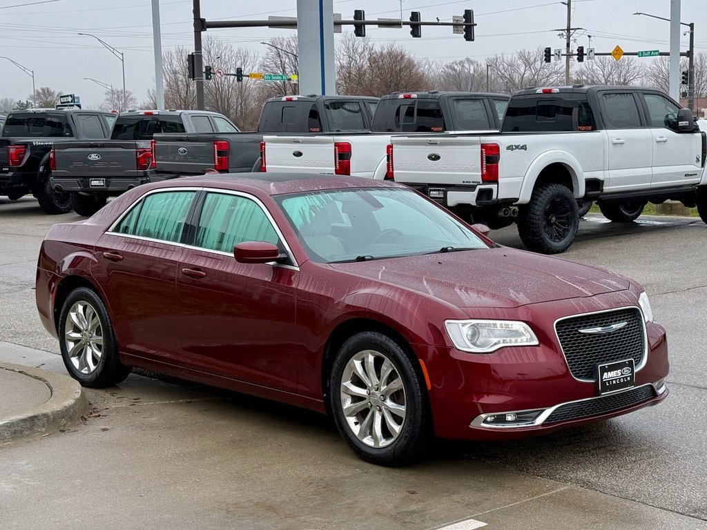 Used 2017 Chrysler 300 Limited w/ Value Package image 6