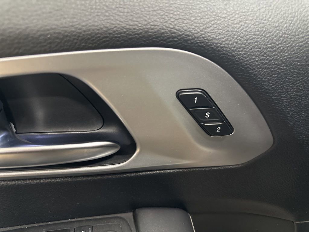 Used 2023 Chrysler Pacifica Touring-L w/ S Appearance Package image 15