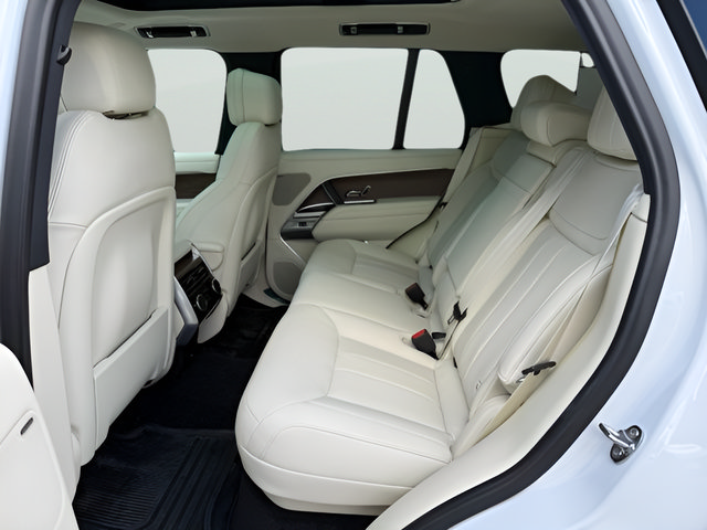 Certified 2025 Land Rover Range Rover SE AWD/4WD image 25