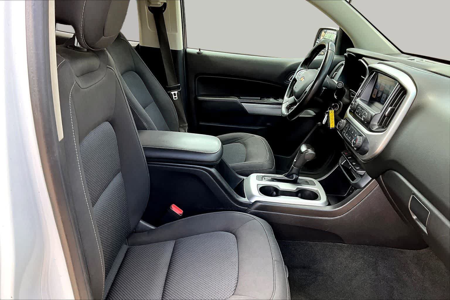 Used 2018 Chevrolet Colorado LT w/ LT Convenience Package RWD image 11