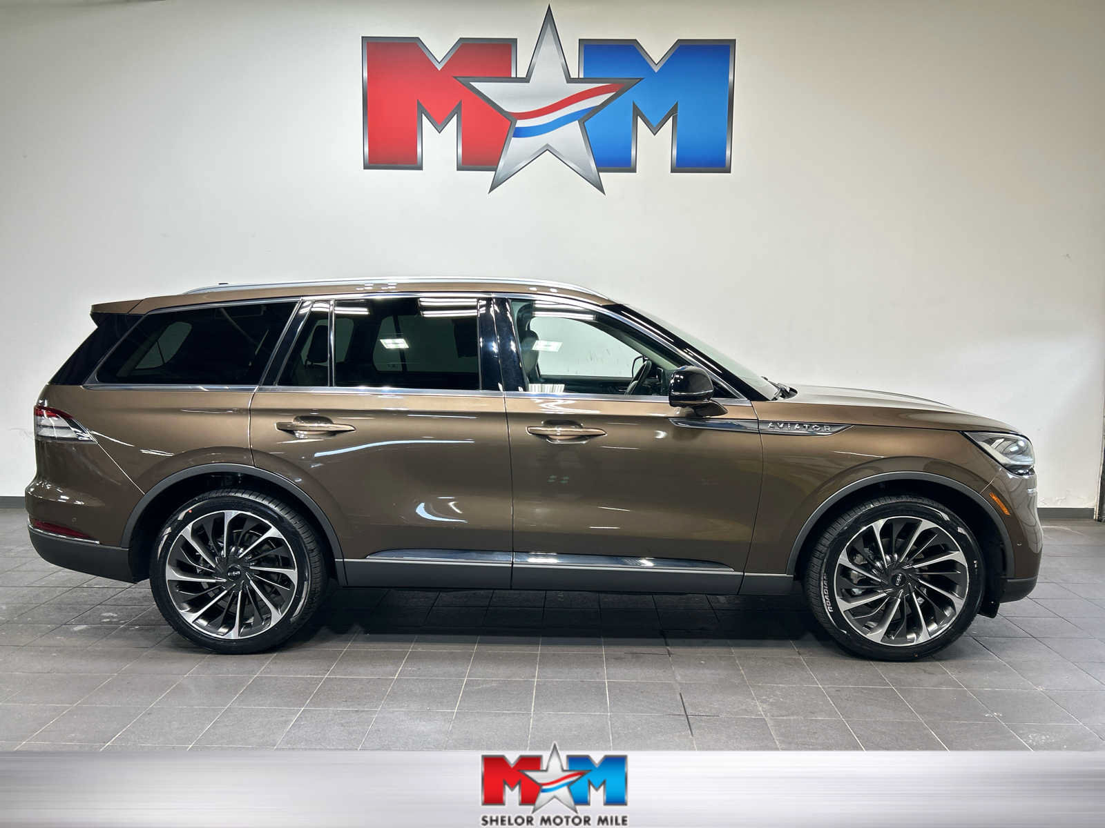Used 2022 Lincoln Aviator Reserve w/ Equipment Group 201A AWD/4WD image 1
