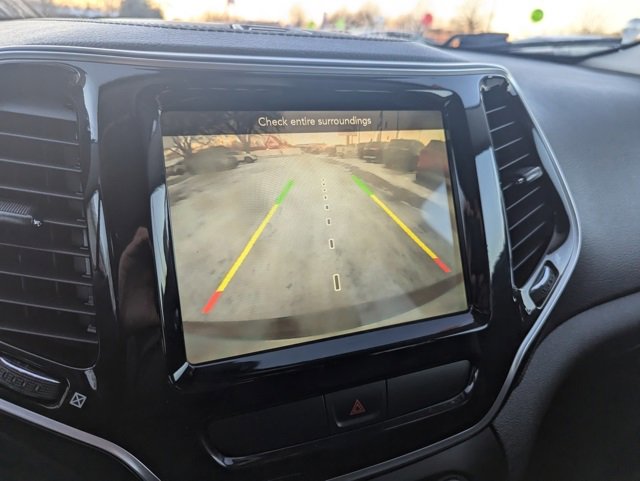 Used 2019 Jeep Cherokee Limited w/ Luxury Group image 16