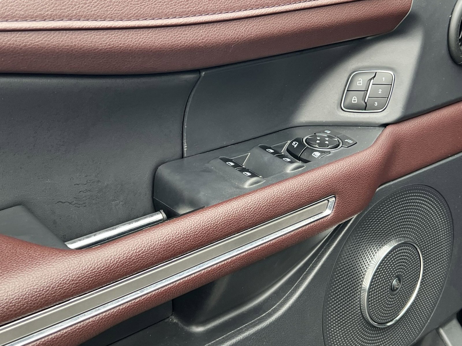 Used 2023 Ford Expedition Limited image 15