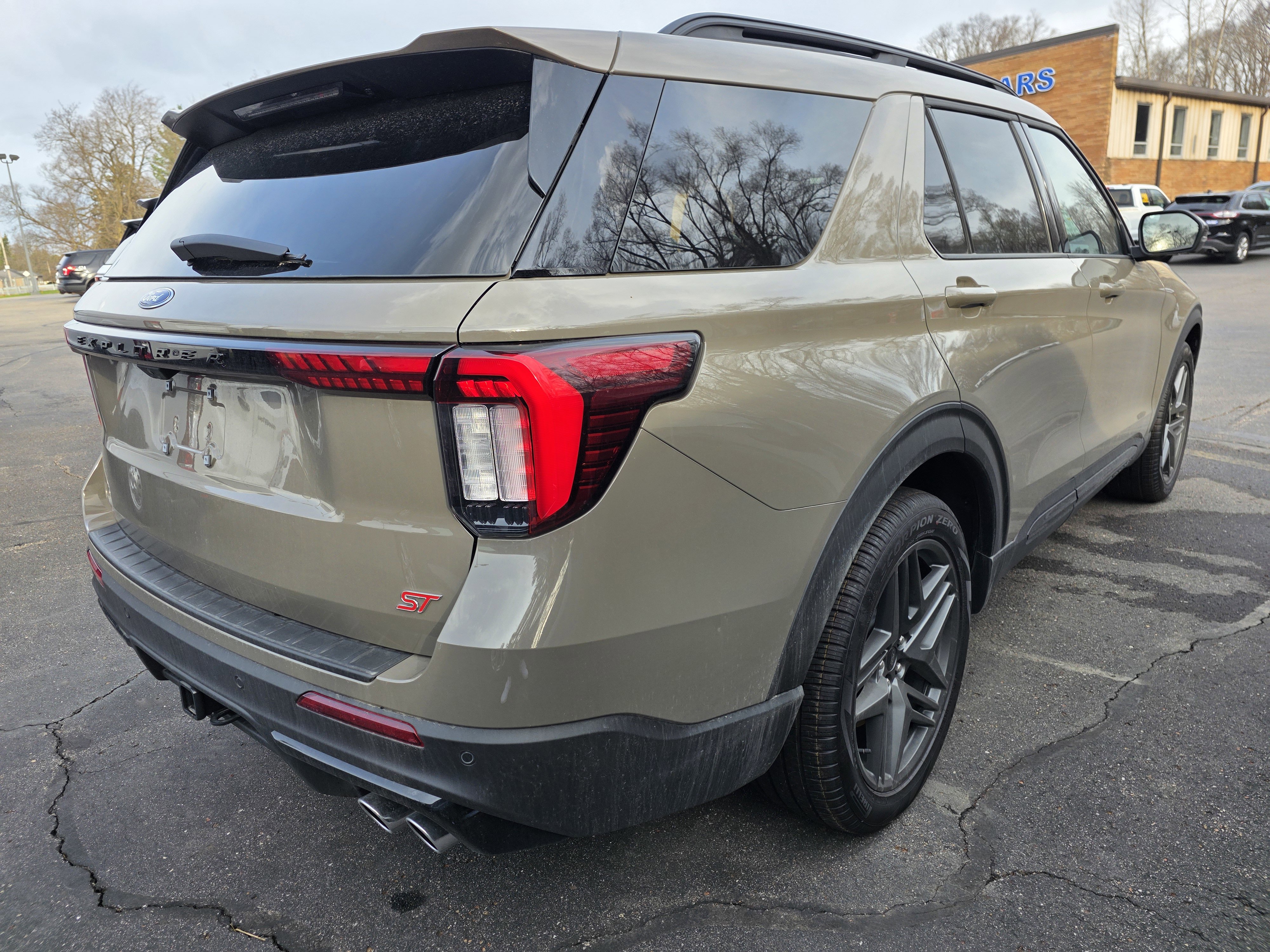 New 2026 Ford Explorer ST w/ Sun And Sound Package image 6