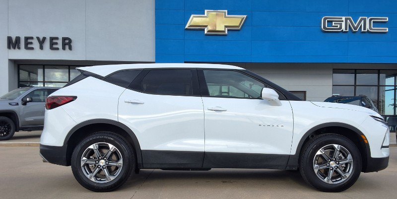 Used 2025 Chevrolet Blazer LT image 1