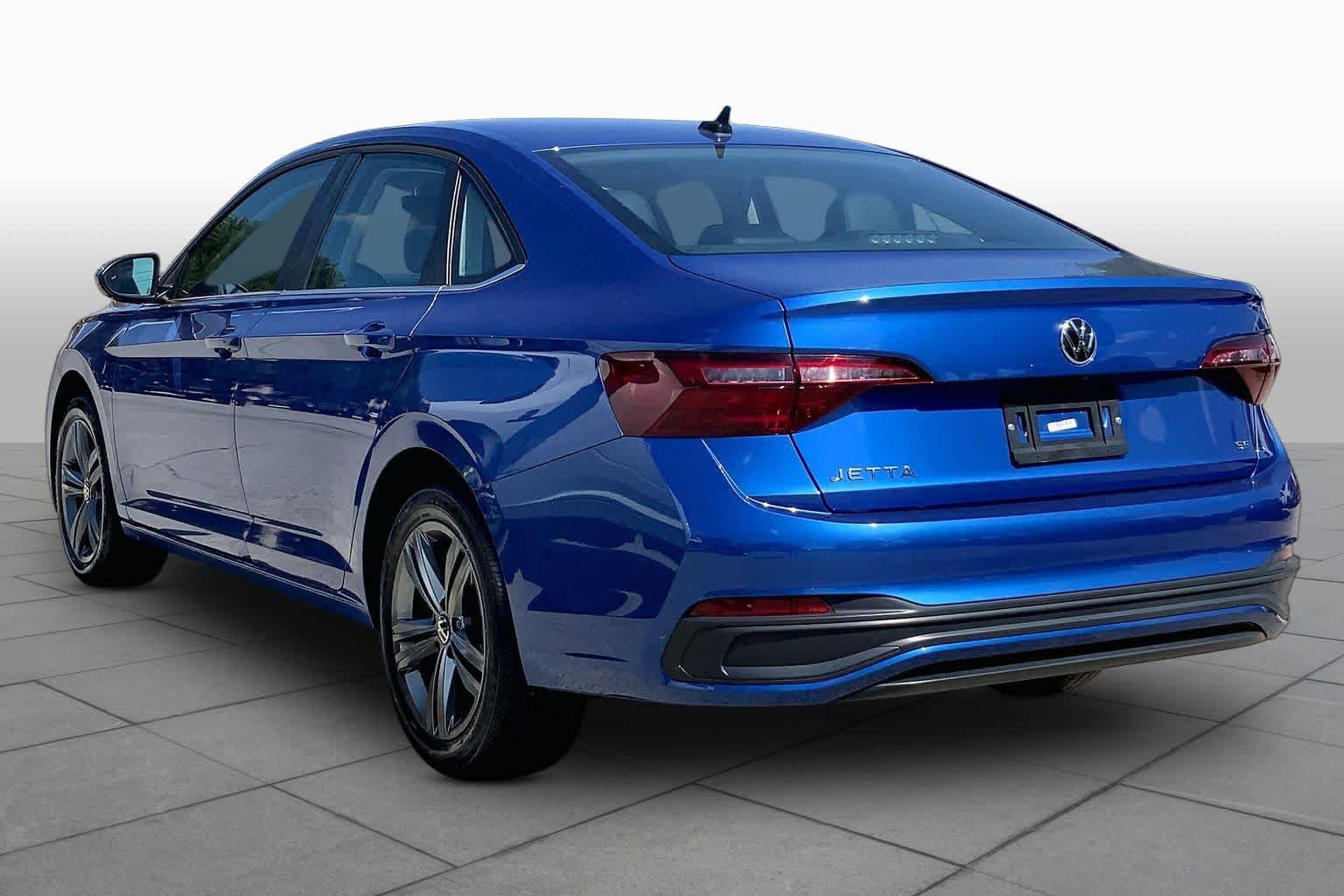 Used 2024 Volkswagen Jetta SE FWD image 12