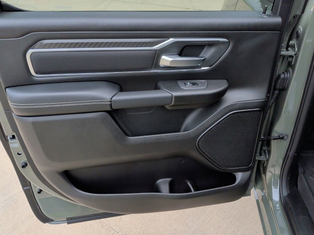New 2026 RAM 1500 4x4 Crew Cab image 38
