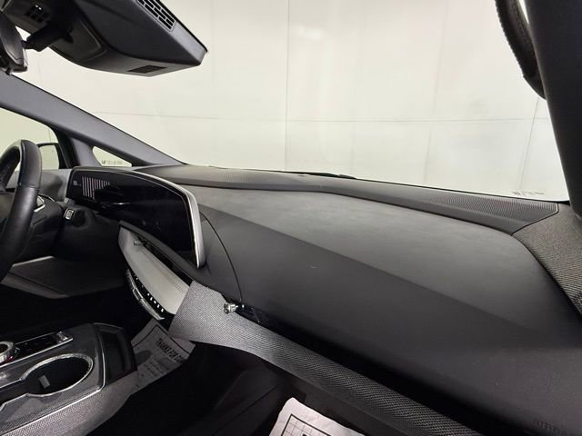 Used 2025 Cadillac Optiq Luxury 1 image 31