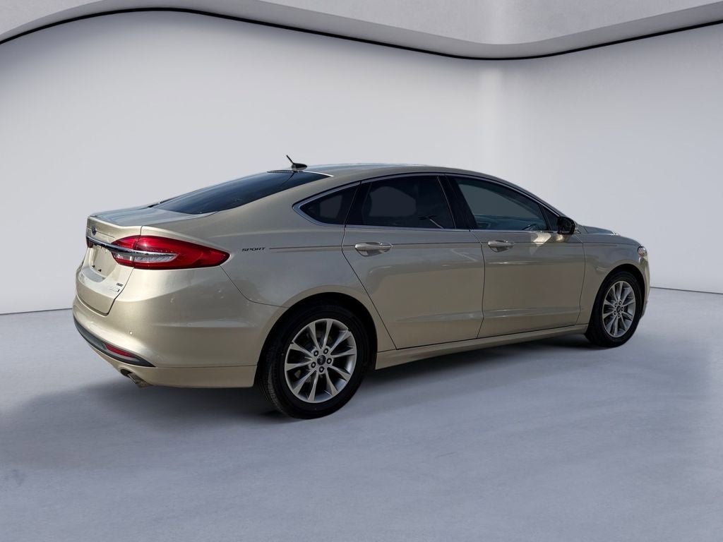 Used 2017 Ford Fusion SE w/ Fusion SE Technology Package image 5