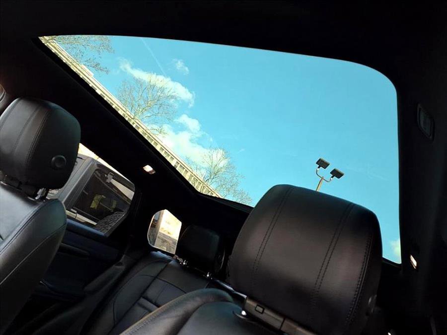 Used 2020 Land Rover Range Rover Evoque R-Dynamic SE image 22