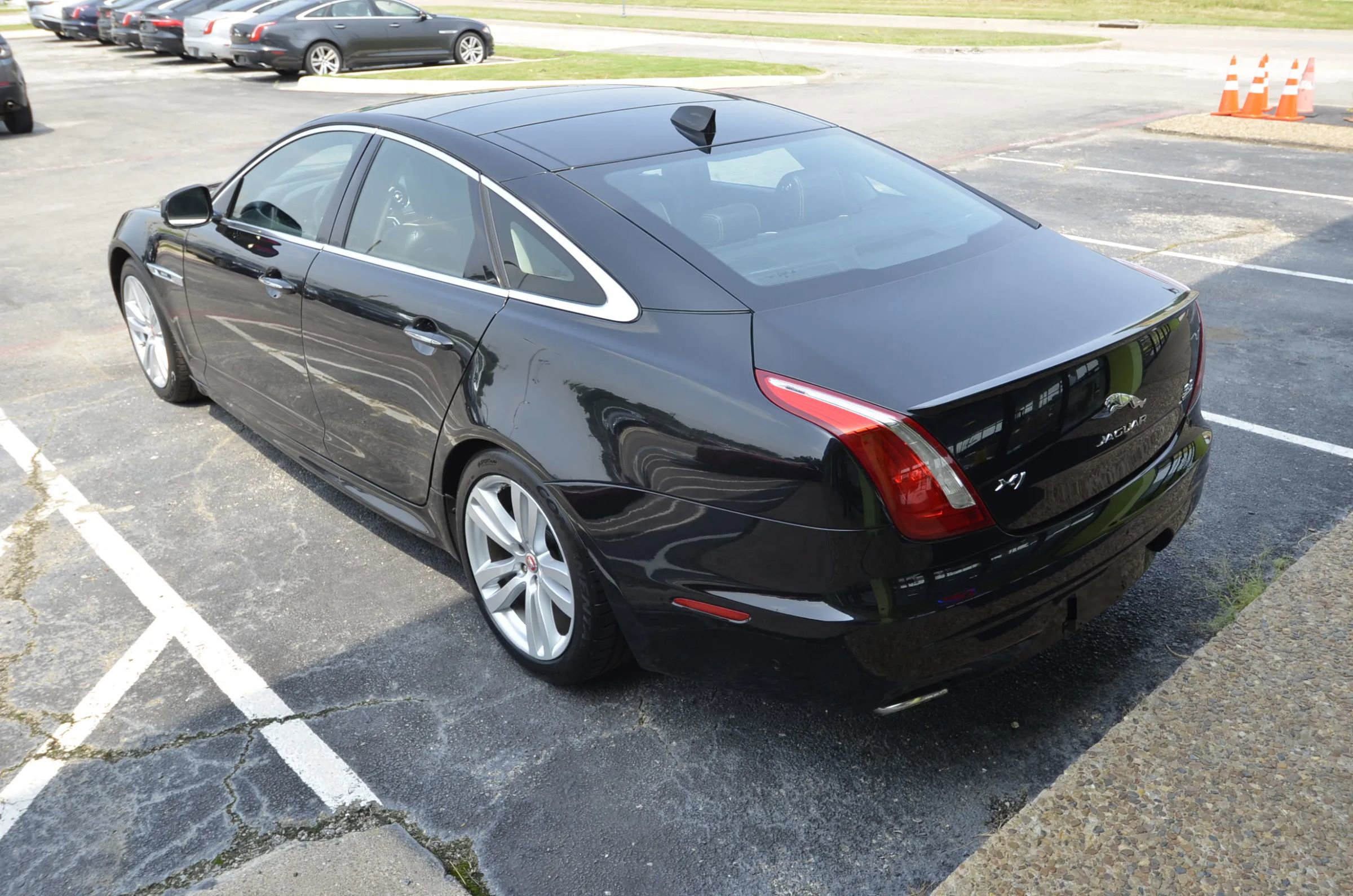 Used 2016 Jaguar XJ R-Sport AWD/4WD image 10