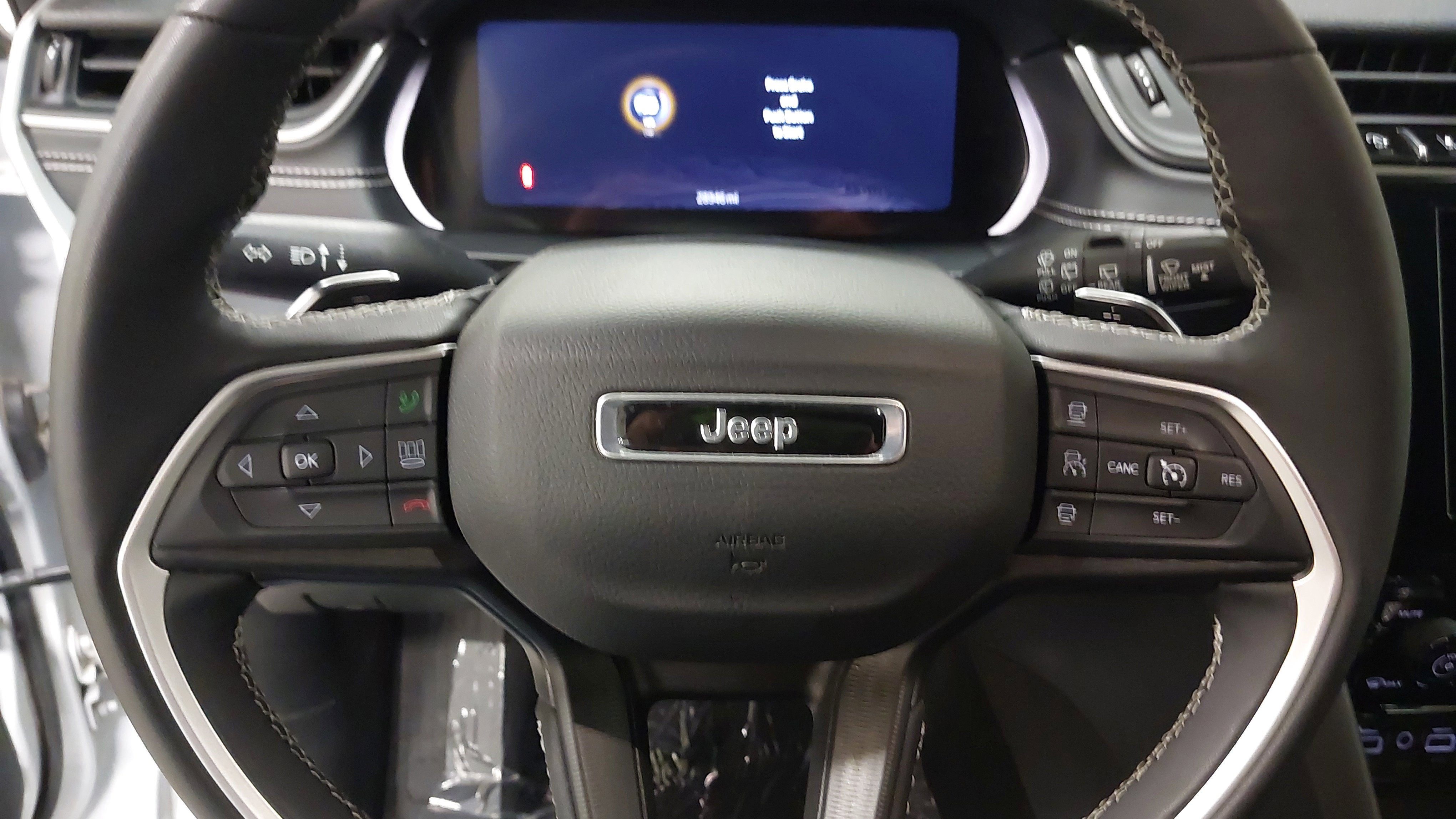 Used 2024 Jeep Grand Cherokee L Laredo image 35