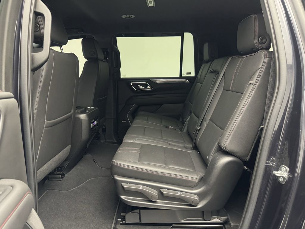 Used 2022 Chevrolet Suburban RST w/ Sport Performance Package image 12