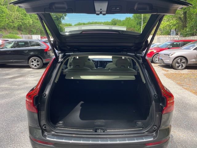 Used 2024 Volvo XC60 B5 Plus w/ Protection Package Premier AWD/4WD image 16