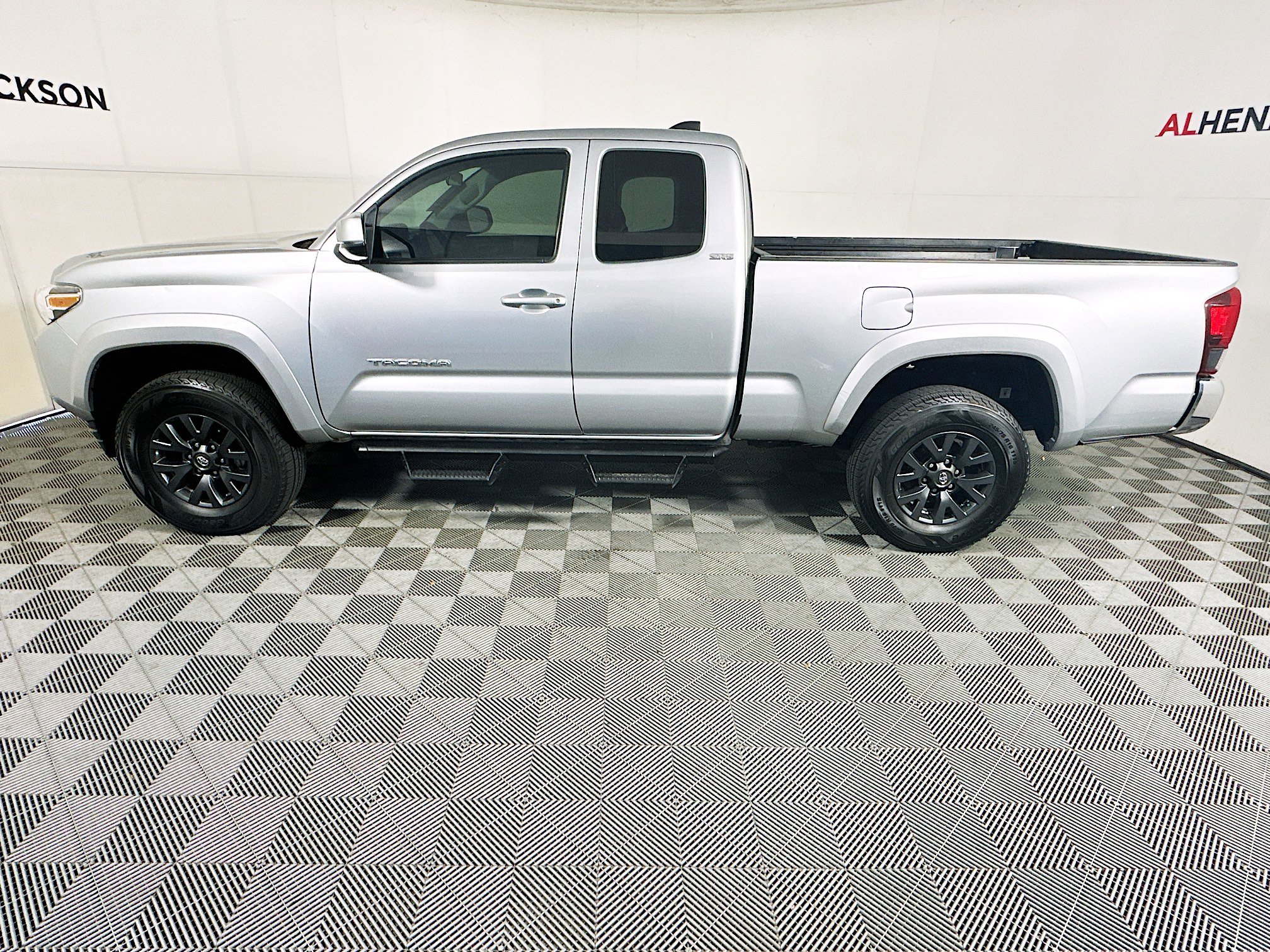 Used 2023 Toyota Tacoma SR5 w/ SR5 Appearance Package image 6