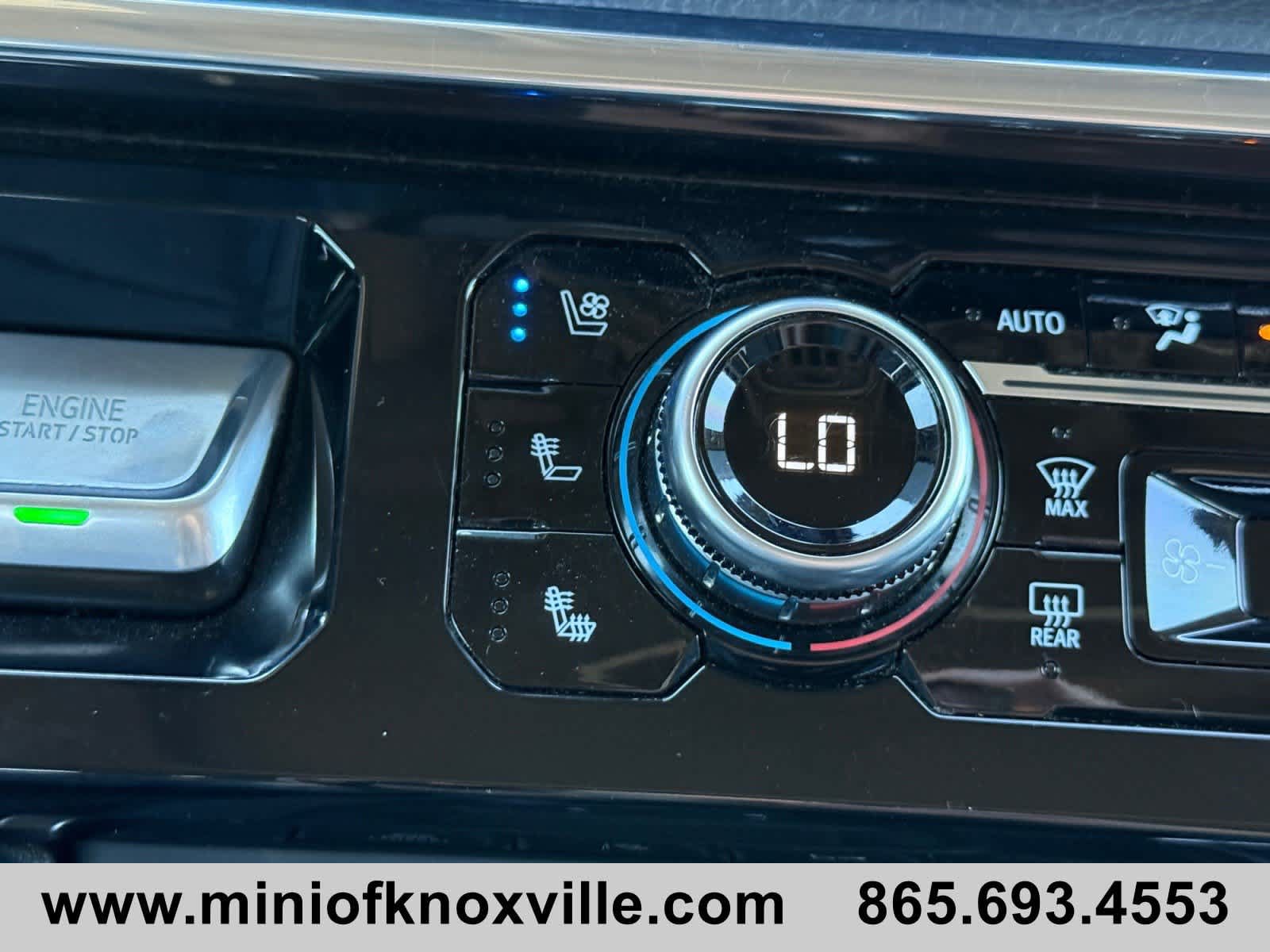 Used 2024 GMC Sierra 3500 Denali w/ Denali Reserve Package AWD/4WD image 32