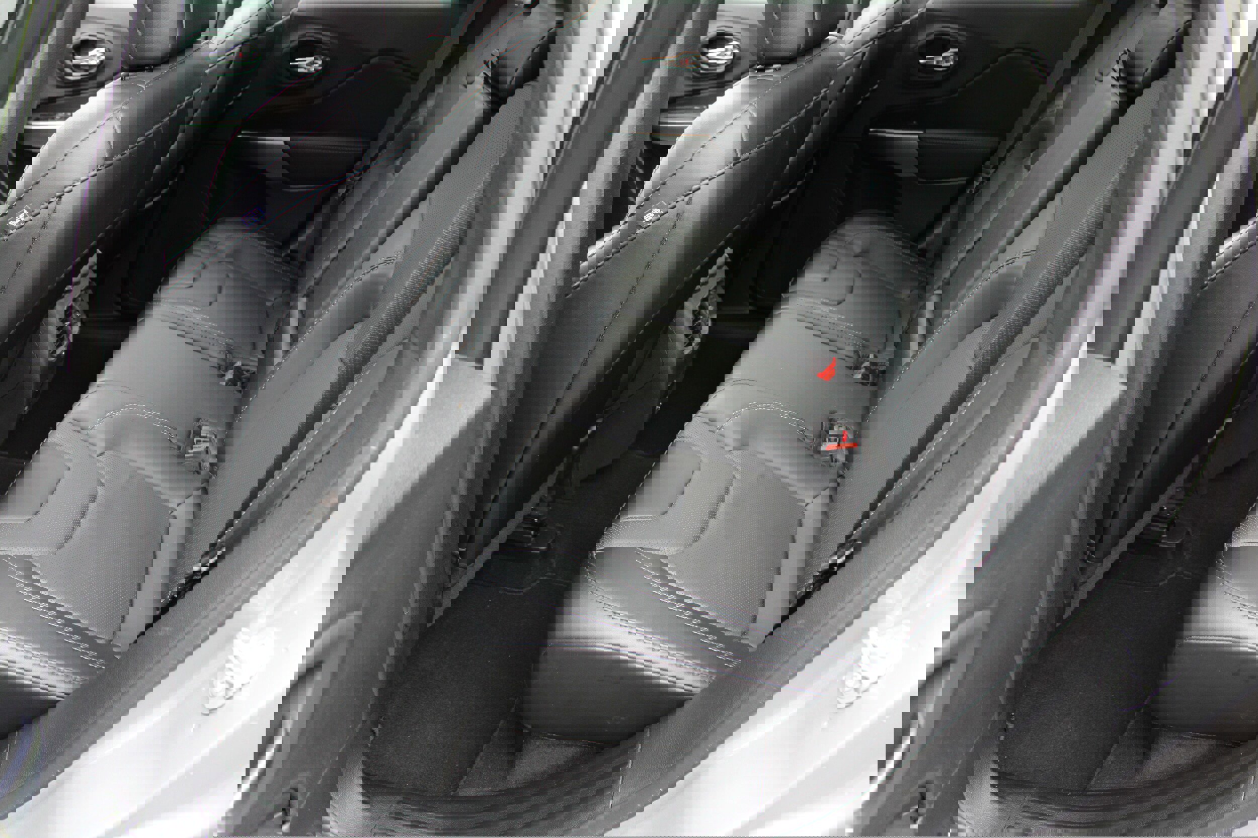 Used 2022 Jeep Cherokee Latitude Lux w/ Sun & Sound Group image 13