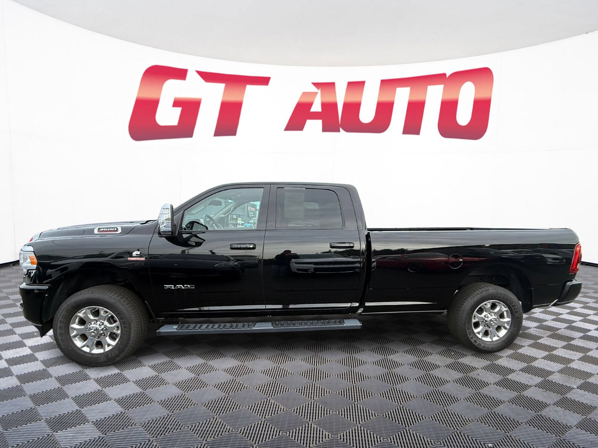 Used 2024 RAM 3500 Laramie AWD/4WD image 4