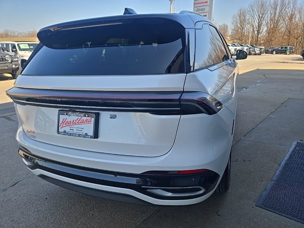 Used 2025 Lincoln Nautilus Reserve image 10