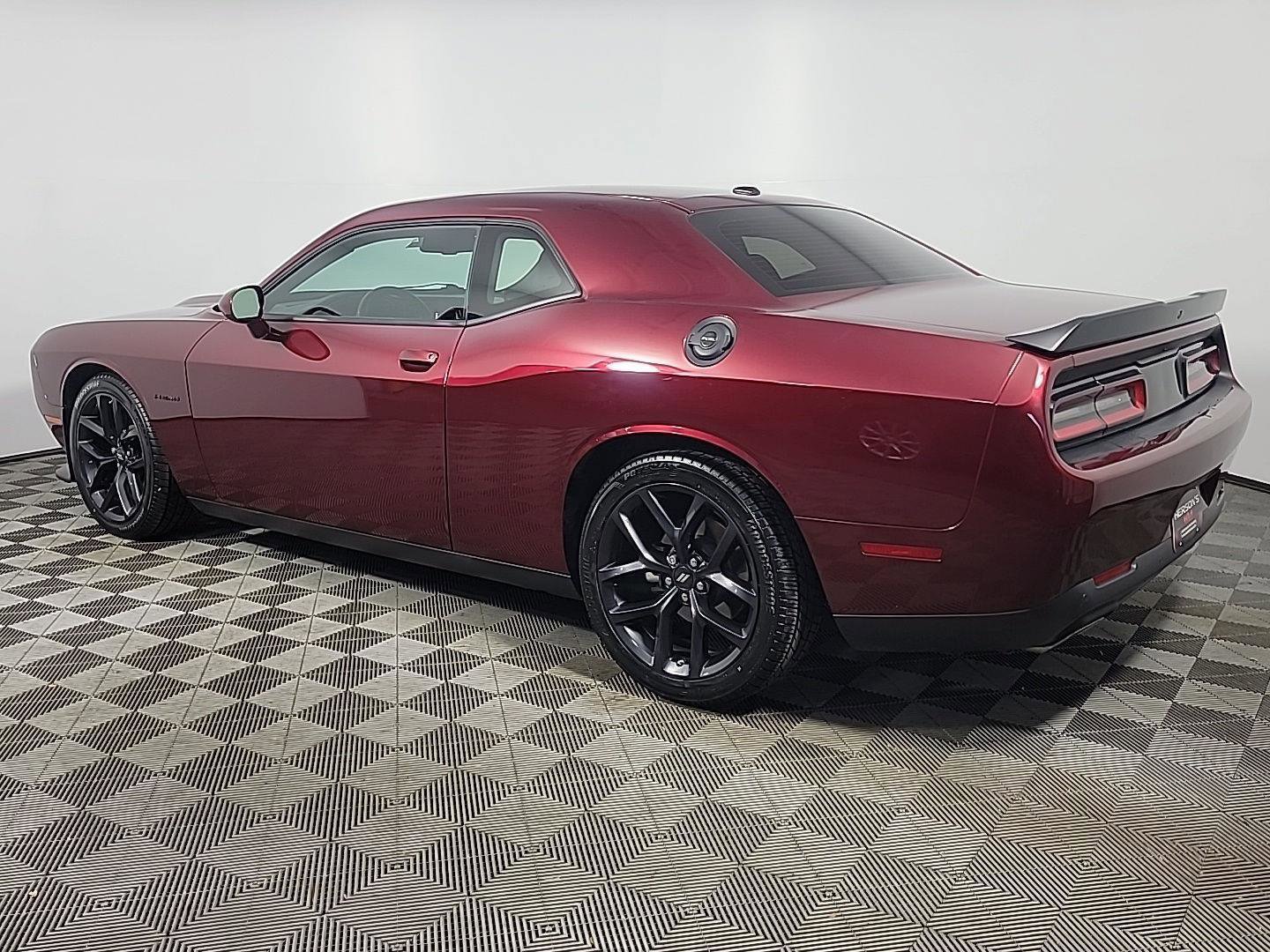 Used 2022 Dodge Challenger R/T w/ Driver Convenience Group RWD image 10