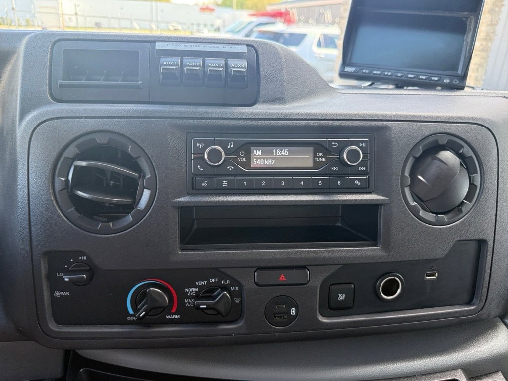 Used 2021 Ford E-450 and Econoline 450 Super Duty w/ Power Windows & Locks Group RWD image 15