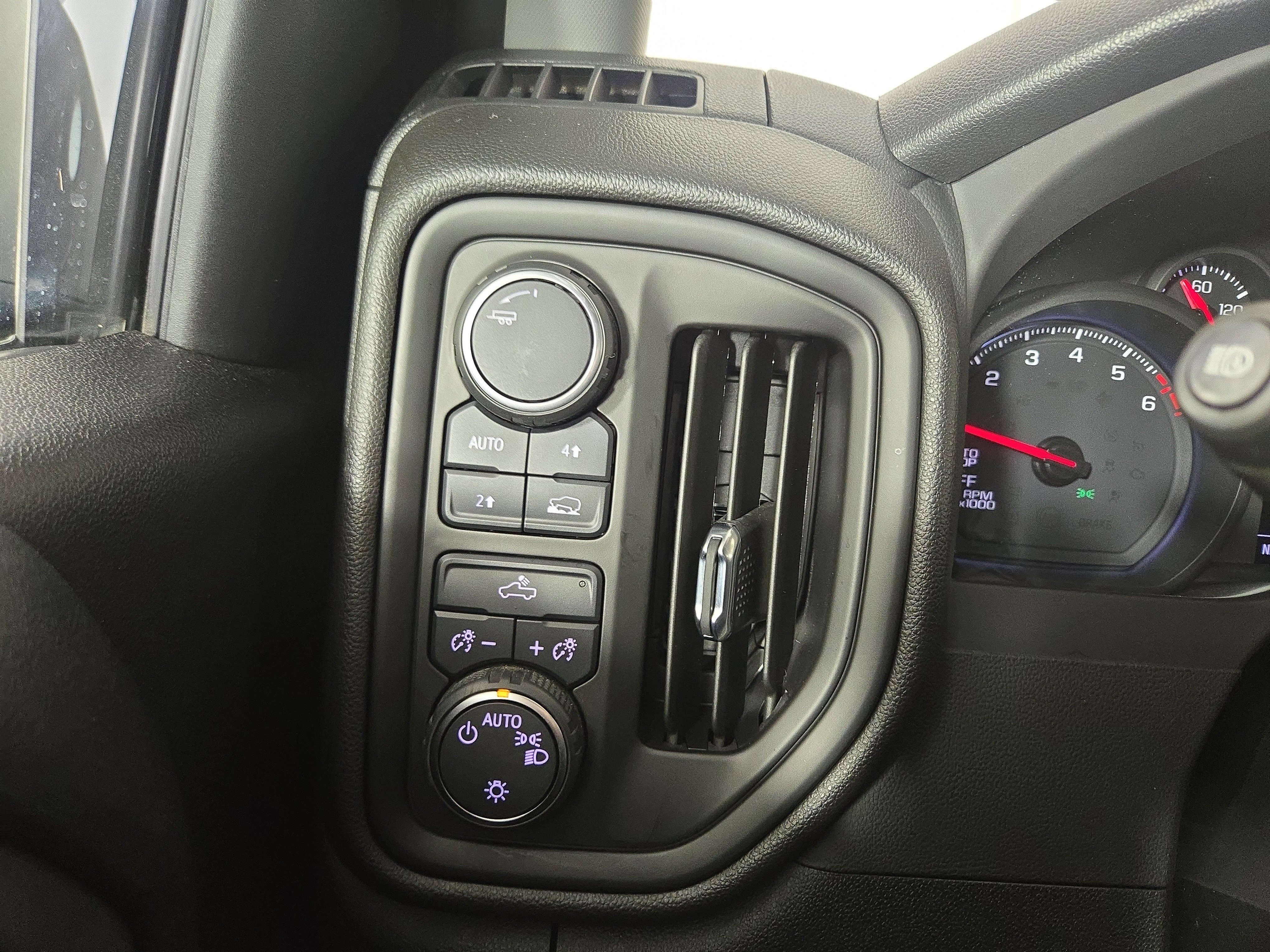 Certified 2023 Chevrolet Silverado 1500 Custom image 28