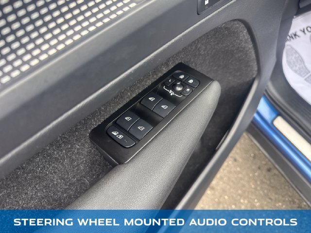 Used 2021 Volvo XC40 T5 R-Design w/ Climate Package AWD/4WD image 12