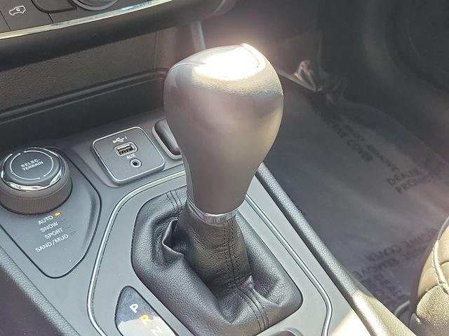 Used 2022 Jeep Cherokee Latitude AWD/4WD image 31