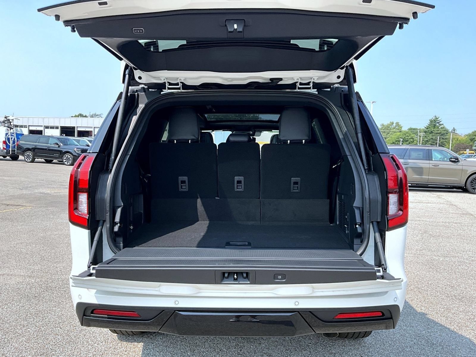 New 2027 Ford Expedition Platinum w/ Stealth Appearance Package AWD/4WD image 10