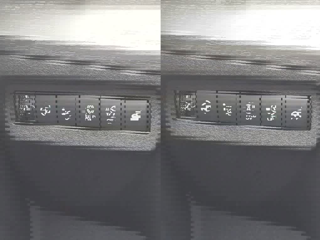 New 2025 Nissan Ariya Platinum image 18